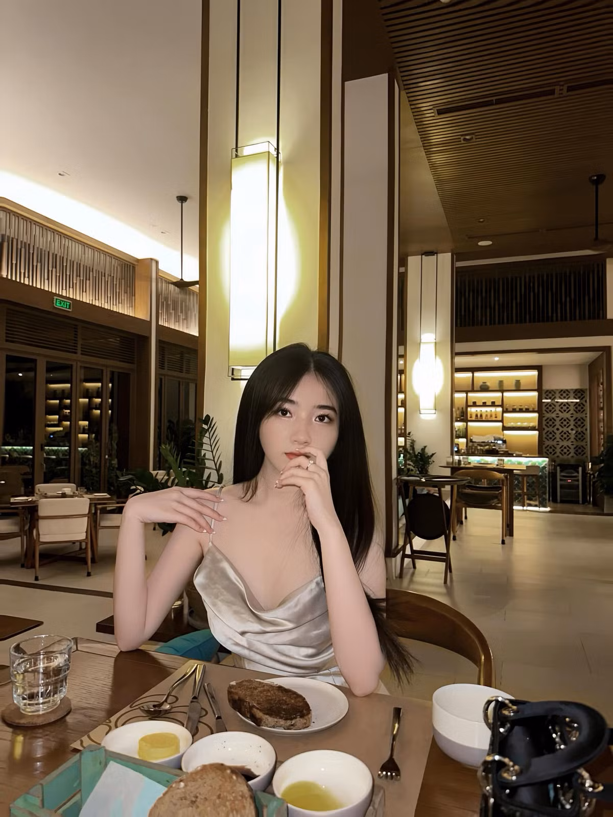 Tuấn Tài chỉ đăng tải hình ảnh bạn gái để ngầm khẳng định “hoa đã có chủ” chứ không viết thêm những dòng “caption” đi kèm.