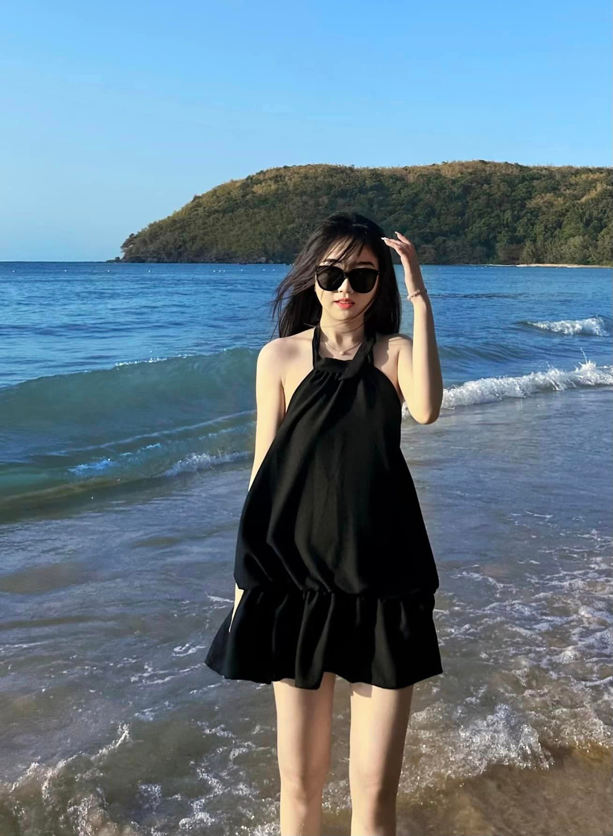 Sau khi tiền đạo Hồ Tuấn Tài chia sẻ ảnh của bạn gái, netizen nhanh chóng tìm ra "info" của cô nàng.