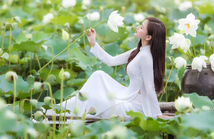 Cũng được xem là "hoa khôi VTV", cô gái Bùi Thu Hương sinh năm 1998, đến từ Bắc Cạn, tốt nghiệp Học viện Ngân hàng là cái tên gây chú ý thời gian qua.