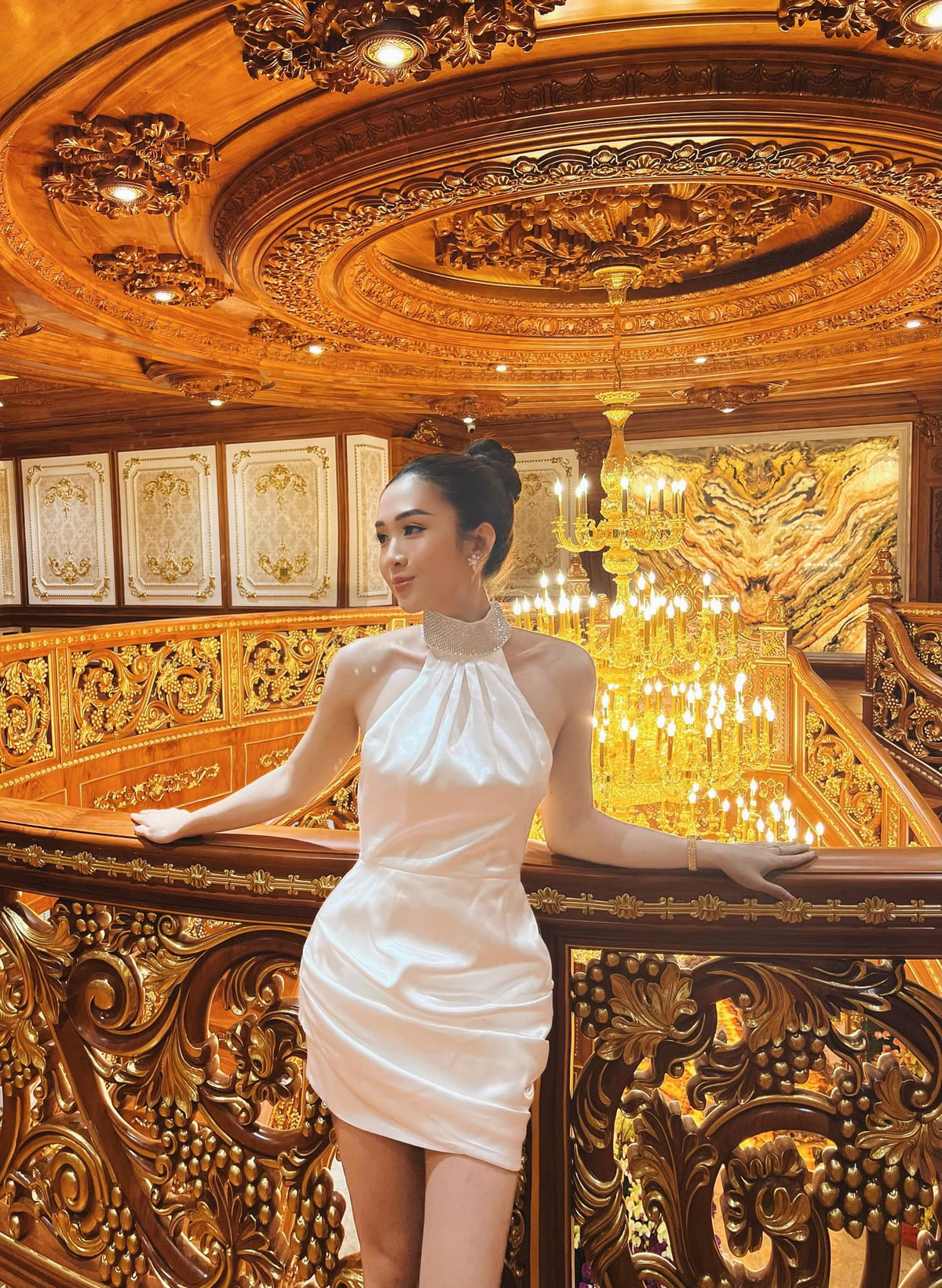 Mỹ Chi từng cộng tác, dẫn chương trình du lịch có tên "Báu vật đại dương" trên kênh VTV9 - Đài truyền hình Việt Nam.