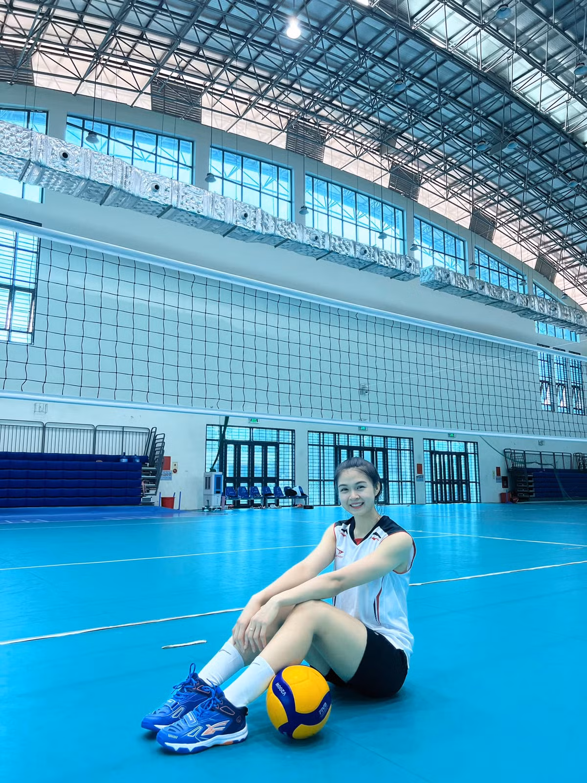 Trong mỗi trận đấu, VĐV bóng chuyền luôn gây ấn tượng bởi cách chơi bóng điêu luyện, nhanh nhẹn, dứt khoát.