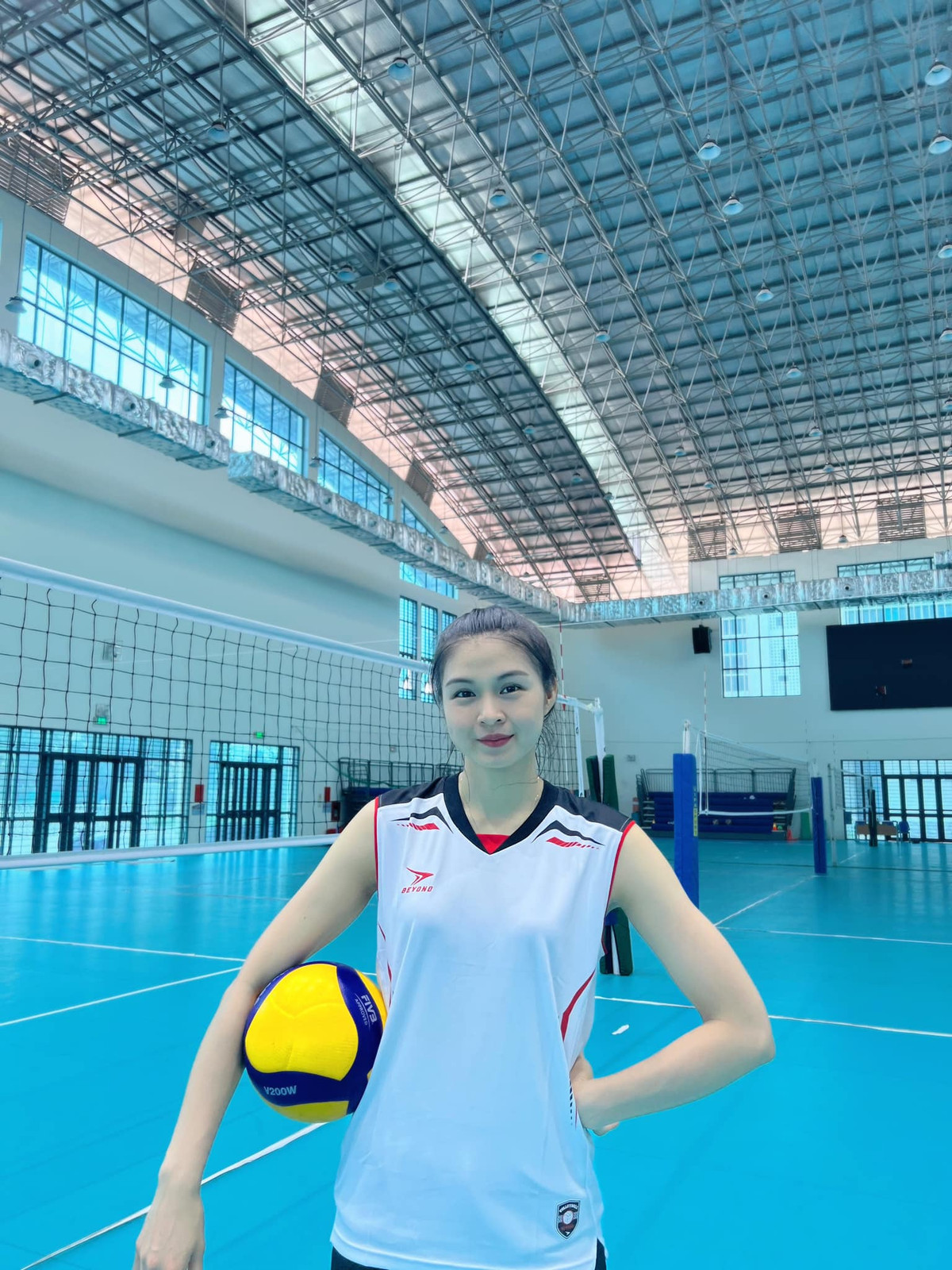 Không dừng lại ở đó, nhan sắc của Chu Thị Ngọc cũng luôn là điểm nổi bật, khiến người nhìn khó lòng rời mắt và được cộng đồng mạng ưu ái gọi là "hoa khôi bóng chuyền".