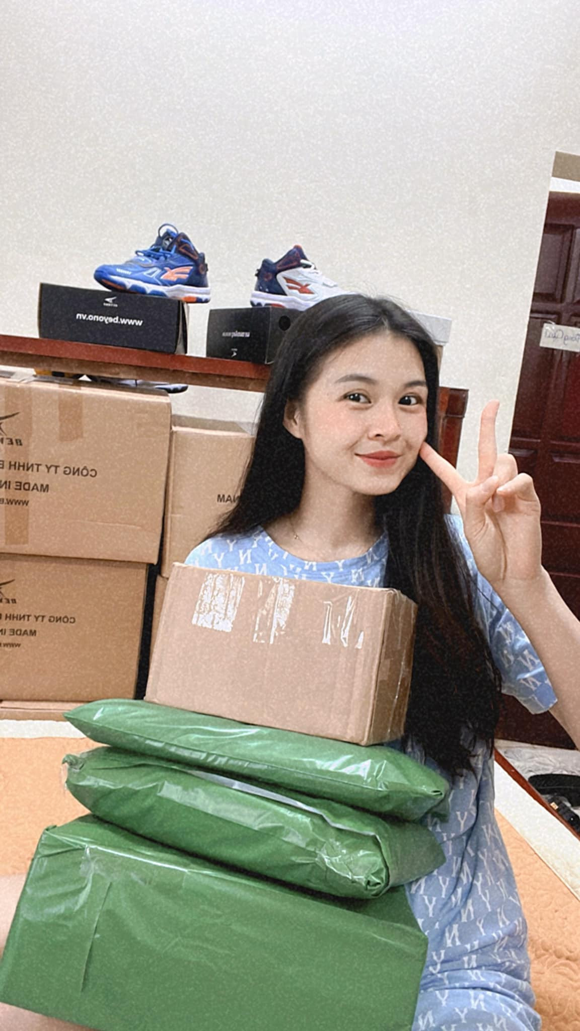 Tham gia bộ môn bóng chuyền từ năm 13 tuổi nên cô có thể hình và chế độ tập luyện chuyên nghiệp.