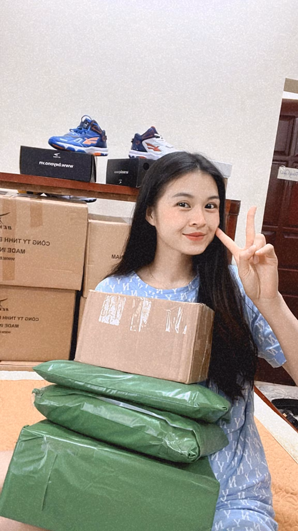 Tham gia bộ môn bóng chuyền từ năm 13 tuổi nên cô có thể hình và chế độ tập luyện chuyên nghiệp.