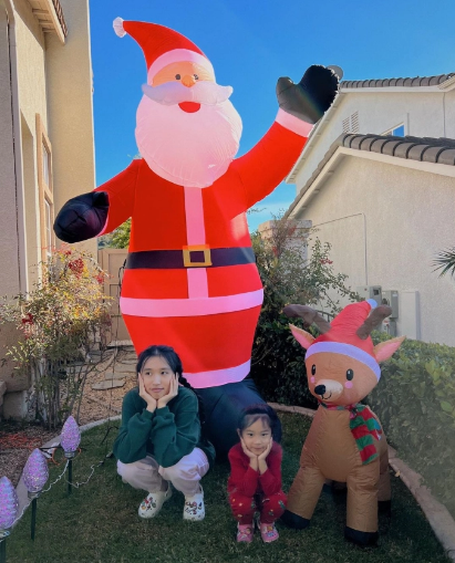 Căn nhà 2 tầng mà gia đình Jenny Huỳnh đang sinh sống được thiết kế thành nhiều gian theo phong cách hiện đại xen lẫn một chút cổ điển.