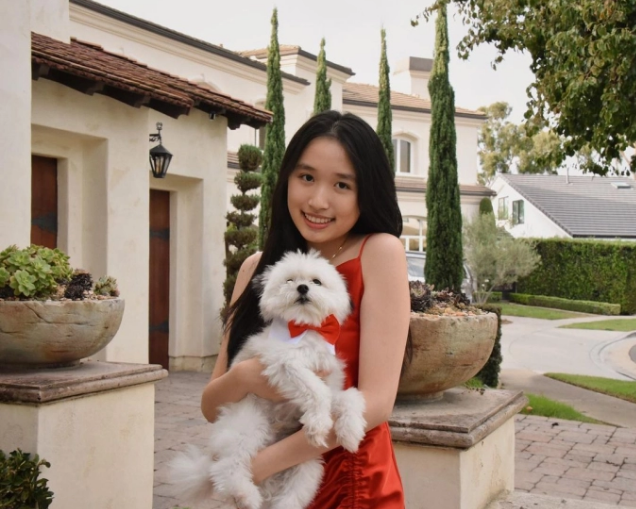 Mặc dù nữ Youtuber Jenny Huỳnh rất hiếm khi khoe không gian nhà ở, nhưng bằng những hình ảnh và các video mà cô đăng lên mạng xã hội cũng có thể thấy được không gian sống tiện nghi và sang xịn của cô nàng.