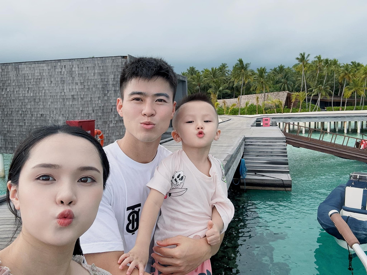 Vừa qua, vợ trung vệ Đỗ Duy Mạnh đã hạ sinh con gái, cô ít chia sẻ thông tin lên MXH.