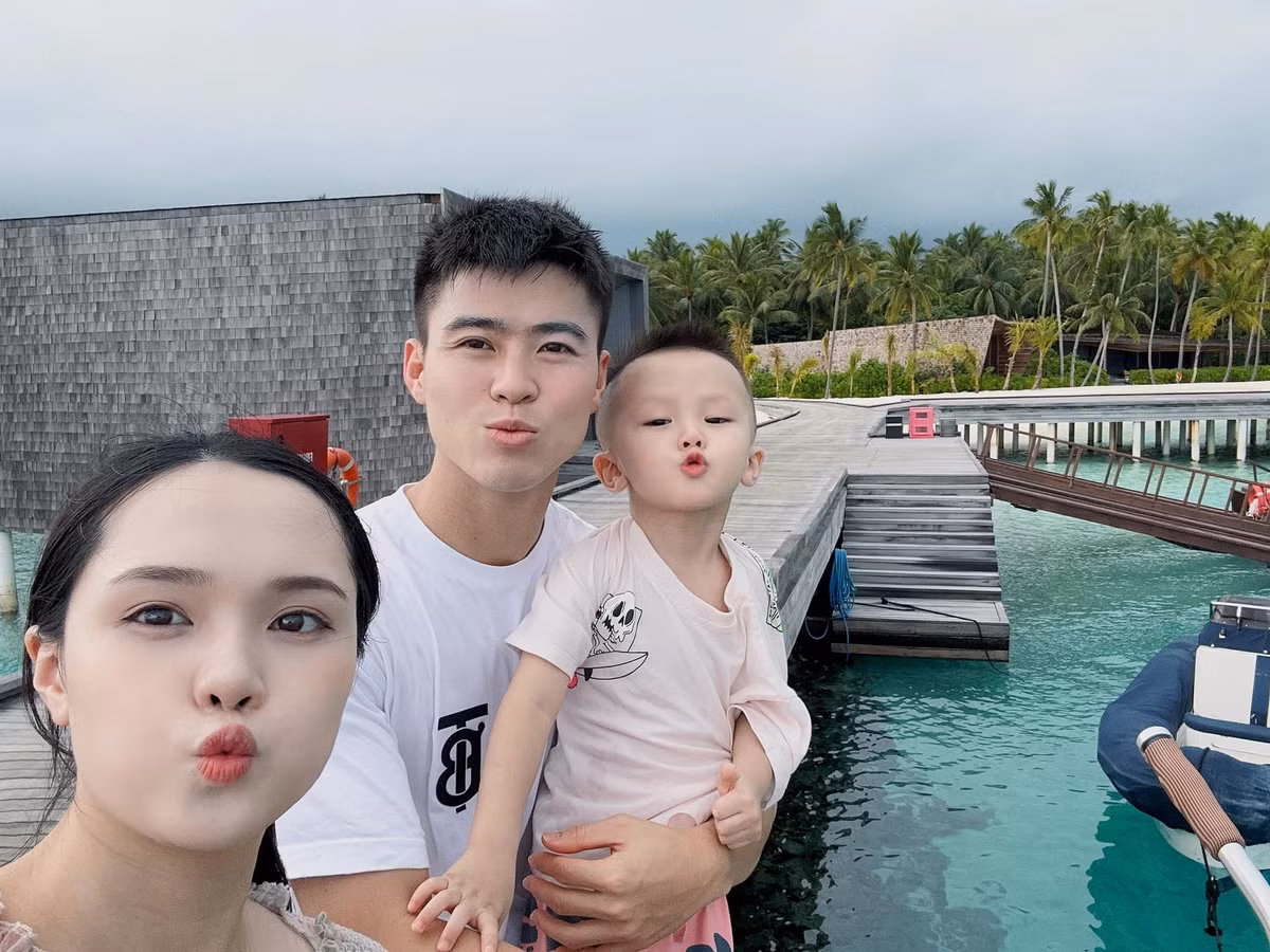 Vừa qua, vợ trung vệ Đỗ Duy Mạnh đã hạ sinh con gái, cô ít chia sẻ thông tin lên MXH.