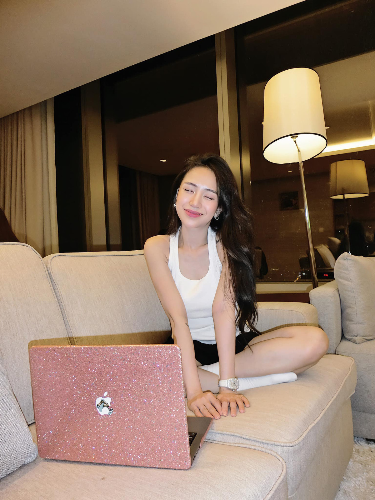 Về phía ái nữ nhà đại gia Việt, Joyce Phạm ghi điểm với dung mạo cực sắc sảo hậu "dao kéo".