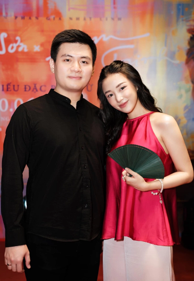 Salim từng là một hot girl nổi tiếng tại Hà thành cùng thời với những gương mặt quen thuộc khác như Chi Pu, Quỳnh Anh Shyn, Sun Ht...Nhưng sau khi kết hôn với thiếu gia tập đoàn may mặc, cô sống kín tiếng hơn, dành nhiều thời gian chăm con nhỏ.