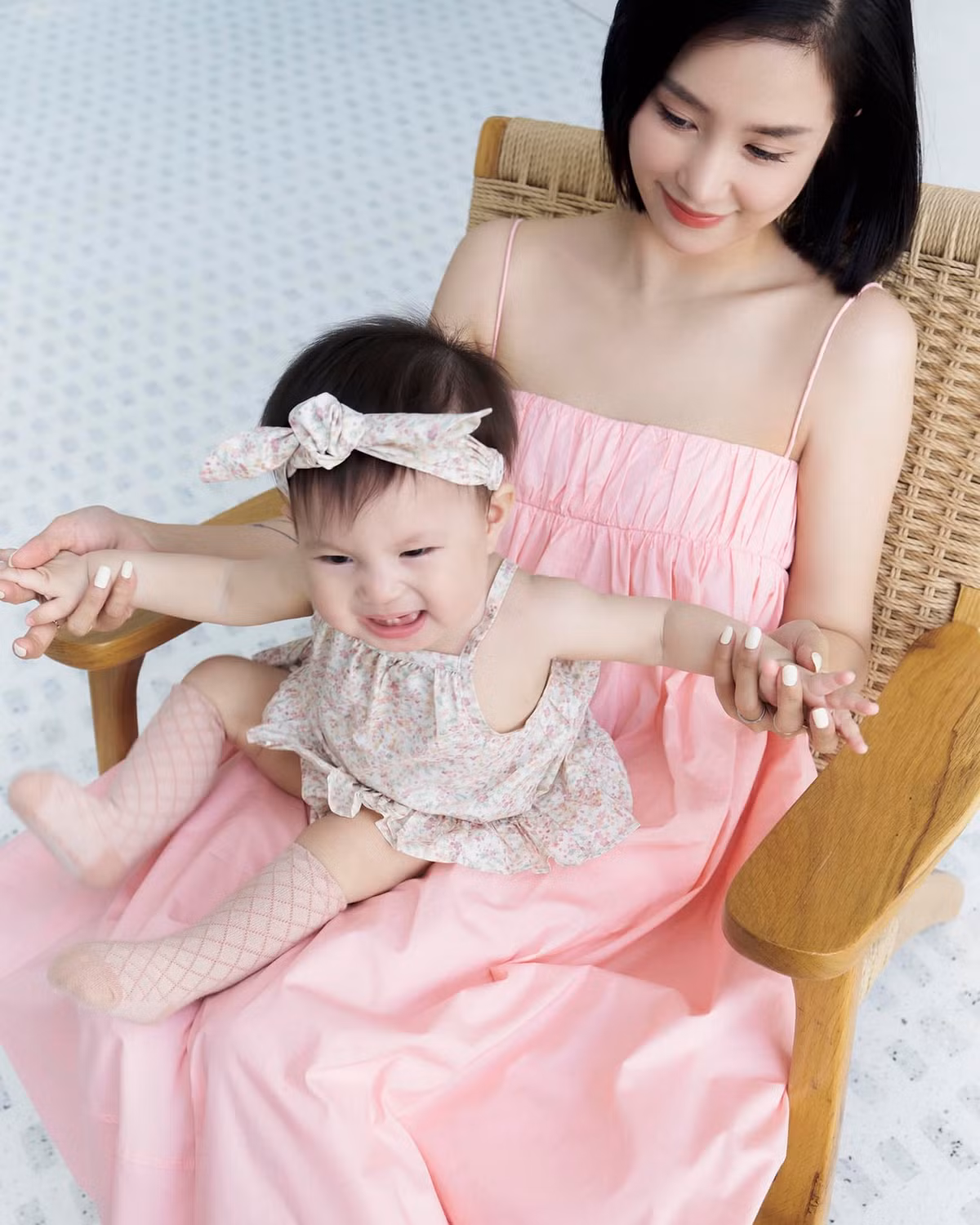 Theo chia sẻ của Hải Long, lý do anh "say nắng" Salim bởi cô sở hữu nhan sắc xinh đẹp, cuốn hút cùng tính cách vui vẻ, thông minh. Ảnh: FBNV