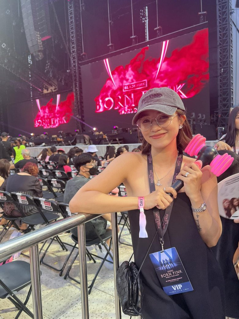 Ngắm nhìn hình ảnh của Salim chia sẻ trên MXH xinh đẹp, gợi cảm đúng chuẩn "gái một con trông mòn con mắt".