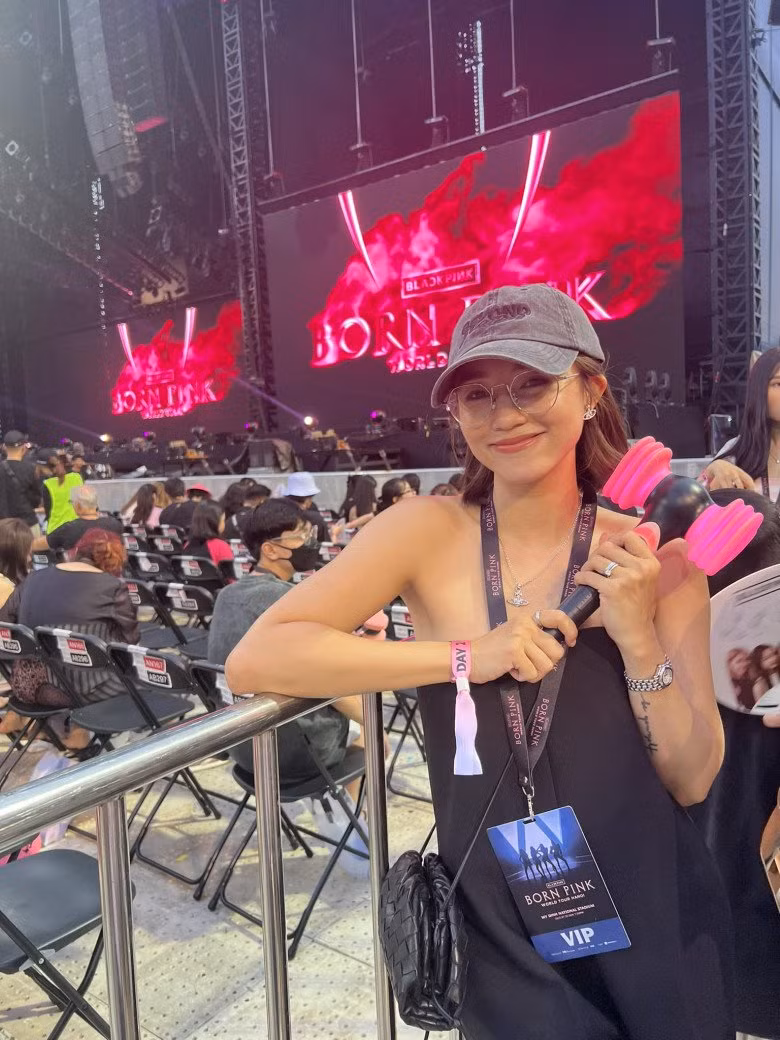 Ngắm nhìn hình ảnh của Salim chia sẻ trên MXH xinh đẹp, gợi cảm đúng chuẩn "gái một con trông mòn con mắt".