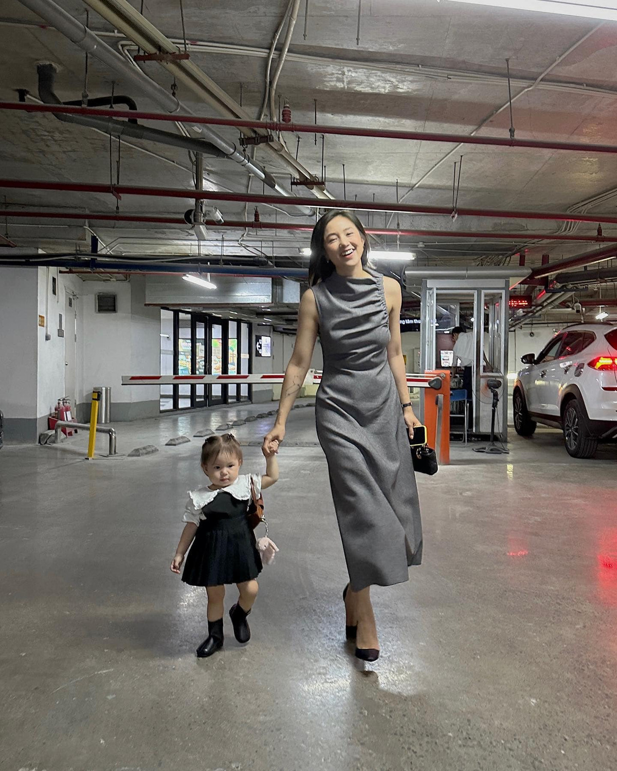 Hiện tại, Salim đã tạo cho con gái một trang Instagram riêng để chia sẻ những khoảnh khắc ngộ nghĩnh với người hâm mộ. Mỗi bức ảnh của nhóc tỳ này đều nhận được lượt yêu thích "khủng" bởi gương mặt siêu dễ thương.