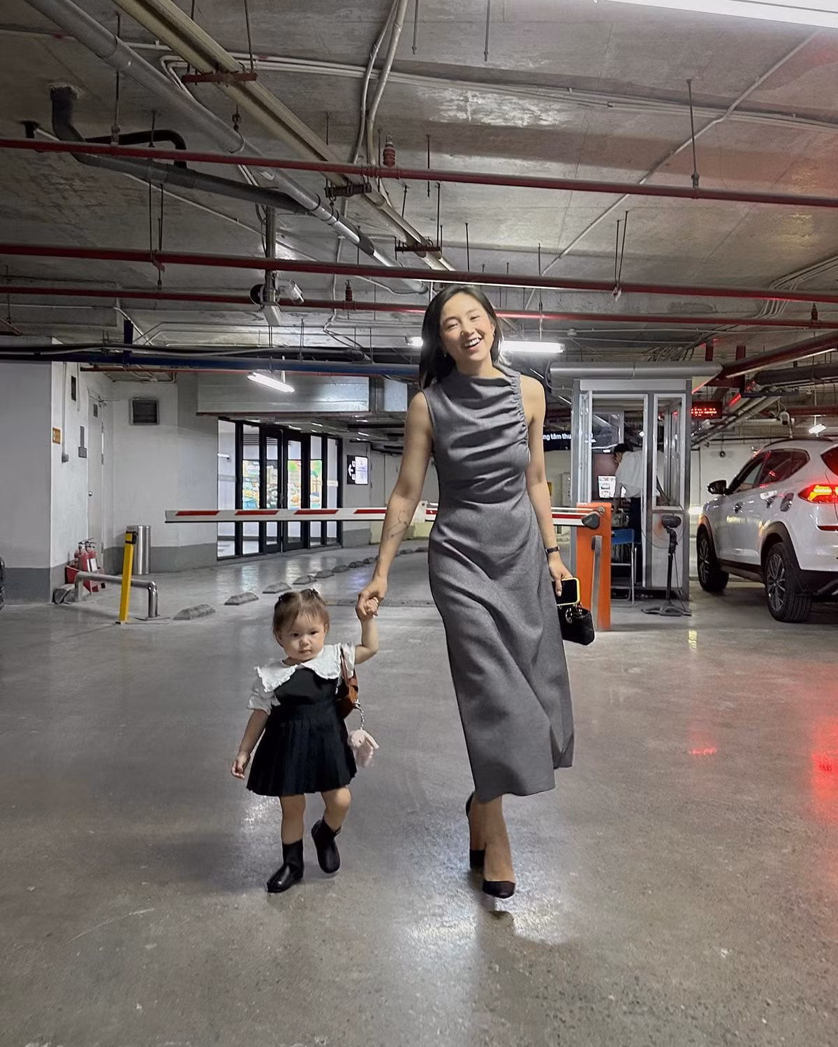 Hiện tại, Salim đã tạo cho con gái một trang Instagram riêng để chia sẻ những khoảnh khắc ngộ nghĩnh với người hâm mộ. Mỗi bức ảnh của nhóc tỳ này đều nhận được lượt yêu thích "khủng" bởi gương mặt siêu dễ thương.