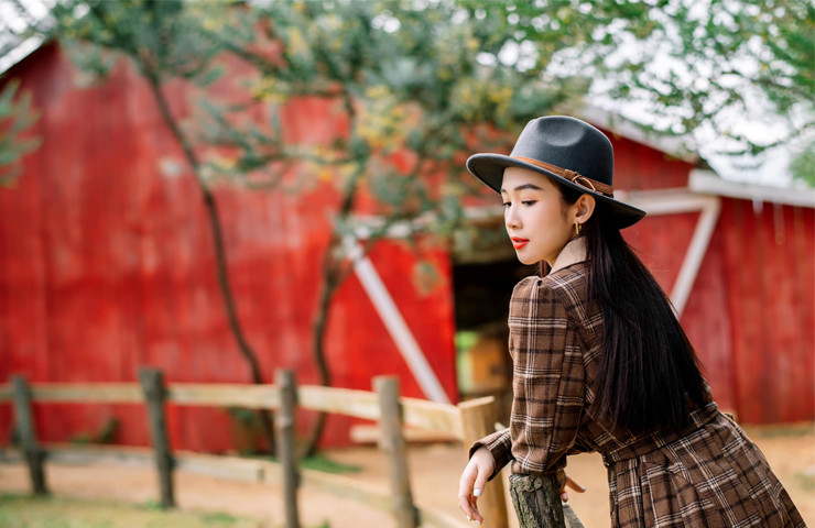 Tuy có vóc dáng bốc lửa nhưng Mỹ Chi lại sở hữu gương mặt baby, đáng yêu.