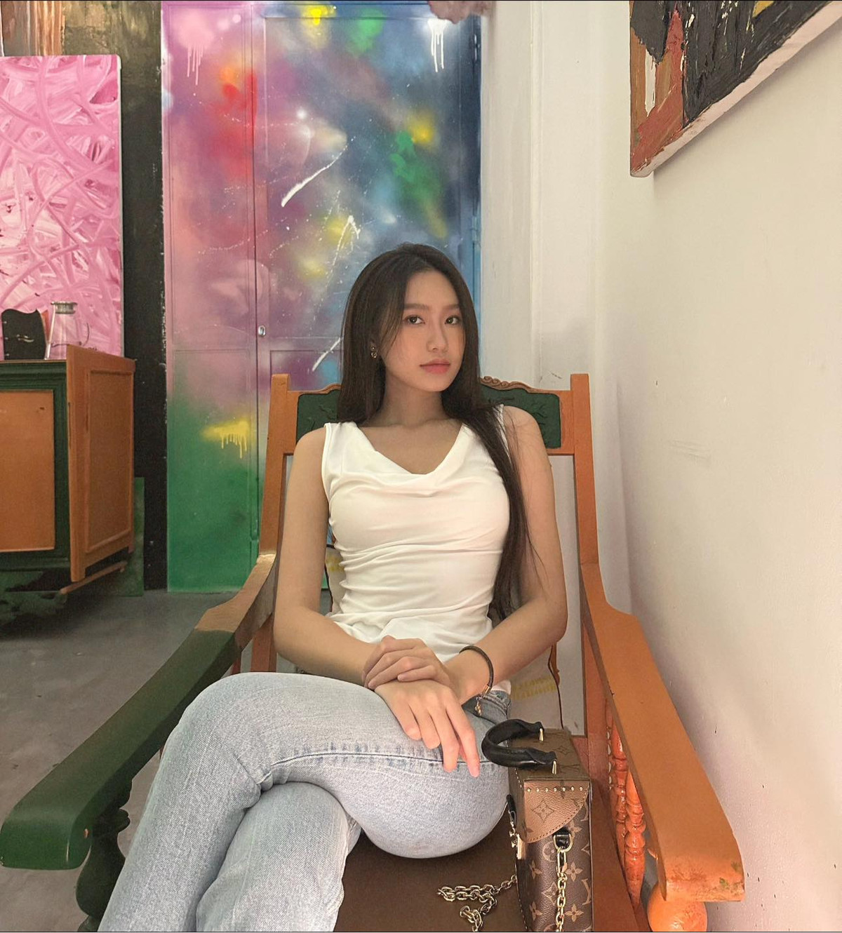 Cặp đôi nhìn nhau tình tứ, nụ cười ngọt ngào tràn màn hình khiến cư dân mạng thả tim rần rần.