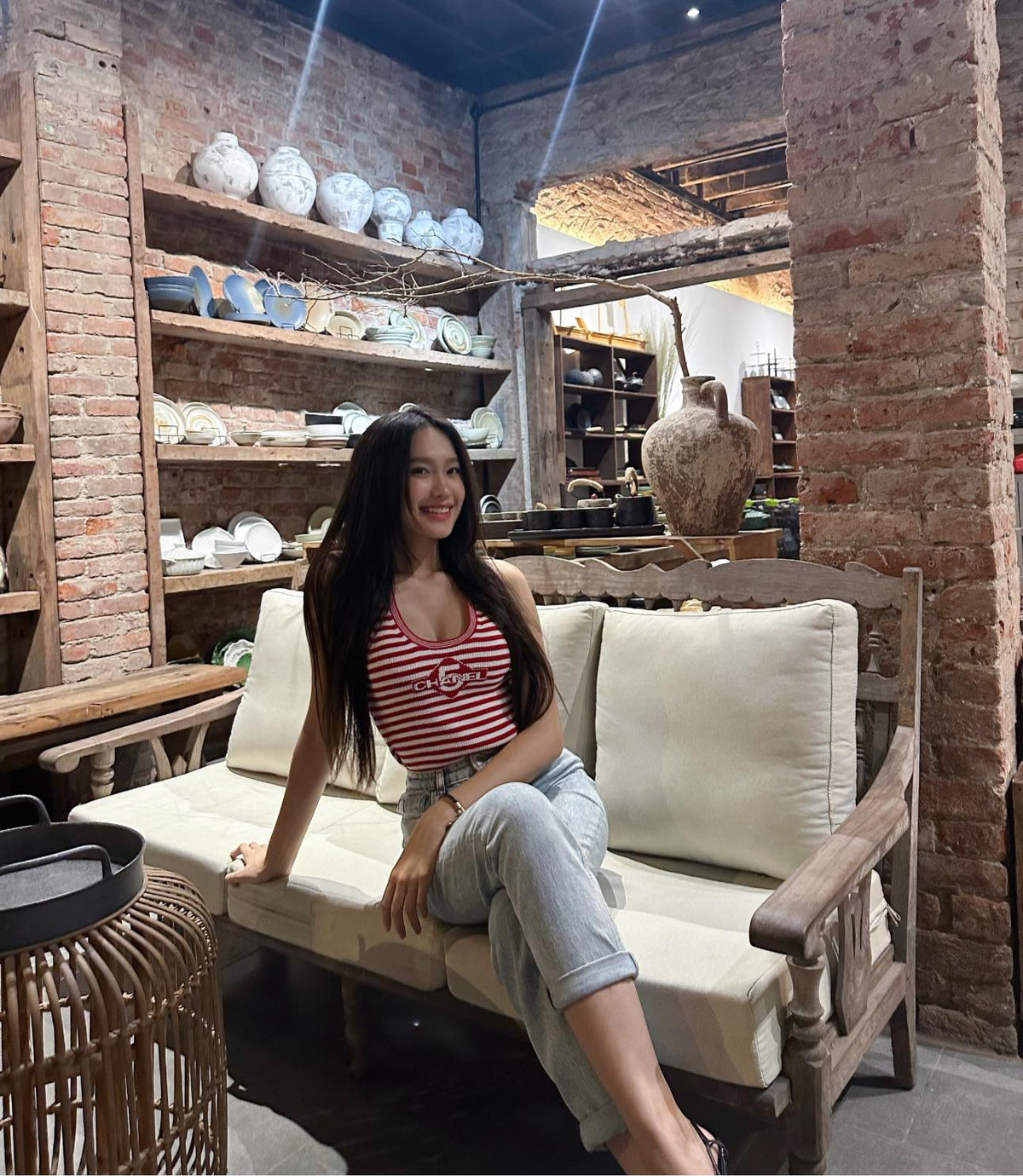 Cặp đôi nhận được nhiều sự ủng hộ của người hâm mộ. Khi Văn Hậu là hậu vệ xuất sắc hàng đầu ĐT Việt Nam thì Hải My cũng là người đẹp tài năng, top 10 Hoa hậu Việt Nam 2020.