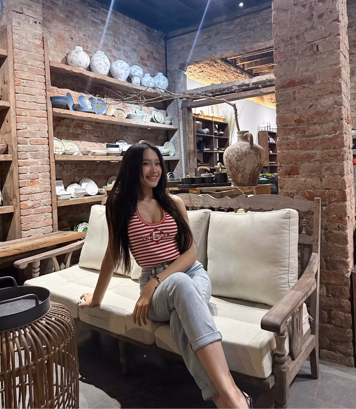 Cặp đôi nhận được nhiều sự ủng hộ của người hâm mộ. Khi Văn Hậu là hậu vệ xuất sắc hàng đầu ĐT Việt Nam thì Hải My cũng là người đẹp tài năng, top 10 Hoa hậu Việt Nam 2020.