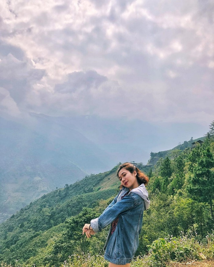 Đèo Khau Phạ: Nơi đây là một trong tứ đại đỉnh đèo miền Bắc và cũng là điểm không thể bỏ qua của các phượt thủ khi du lịch Mù Cang Chải. Từ đây, phi công và du khách vừa nhảy dù trải nghiệm cảm giác mạnh vừa có thể ngắm nhìn toàn cảnh ruộng bậc thang vào mùa lúa. Nếu yêu thích du khách nên đặt tour trước để có suất nhảy dù, giá giao động từ 2.490.000/vé/khách đến 3.190.000/vé/khách tùy thuộc ngày thường, ngày cuối tuần hay ngày lễ. Ảnh: Lữ hành Việt Nam