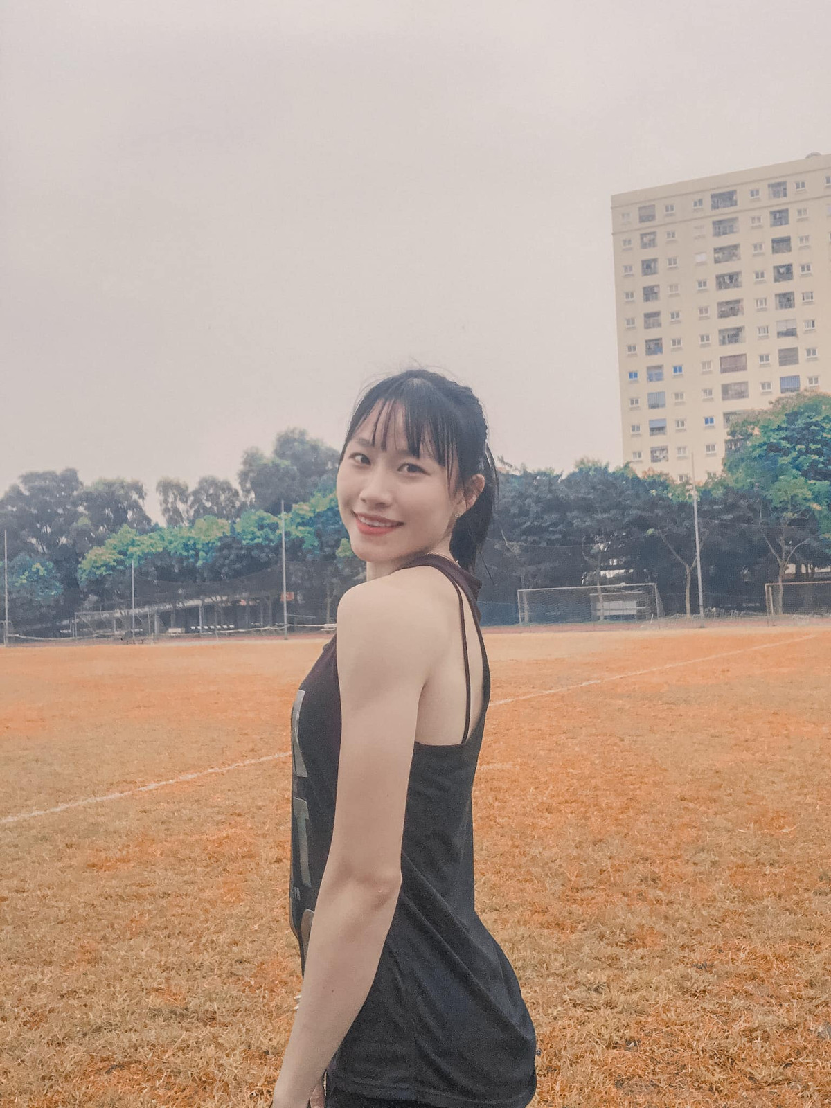 Cô sinh ra trong gia đình không có truyền thống thể thao. Tài năng điền kinh của Mỹ Tiên được phát hiện từ năm lớp 6 sau một lần cô giáo yêu cầu chạy thử để kiểm tra năng lực.