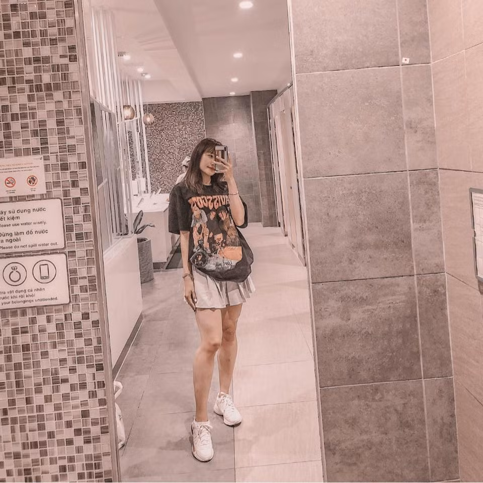 Là một tuyển thủ điền kinh quốc gia, Mỹ Tiên thường xuyên bận rộn với việc tập luyện, thi đấu. Những lúc rảnh, cô tranh thủ đi chơi, cafe với bạn bè.