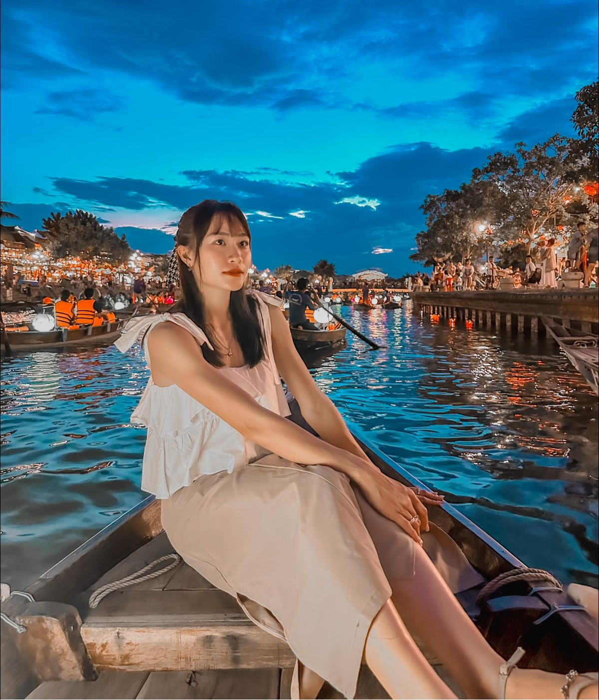 Trong thường ngày, Mỹ Tiên biến hóa đa dạng với nhiều phong cách thời trang, lúc cá tính, trẻ trung năng động, lúc dịu dàng, kín đáo.