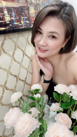 Nhờ tập luyện thể thao cùng chế độ ăn khoa học, Kim Huệ giữ được vóc dáng rất chuẩn.