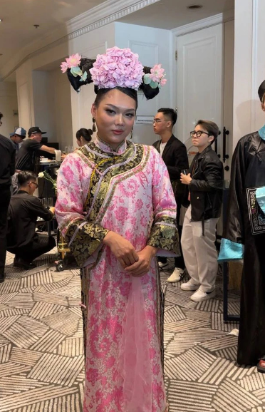 Nhiều người cũng cho rằng, sự xuất hiện của Phạm Thoại như một cách để thu hút sự quan tâm cho các chương trình.