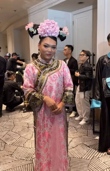 Nhiều người cũng cho rằng, sự xuất hiện của Phạm Thoại như một cách để thu hút sự quan tâm cho các chương trình.