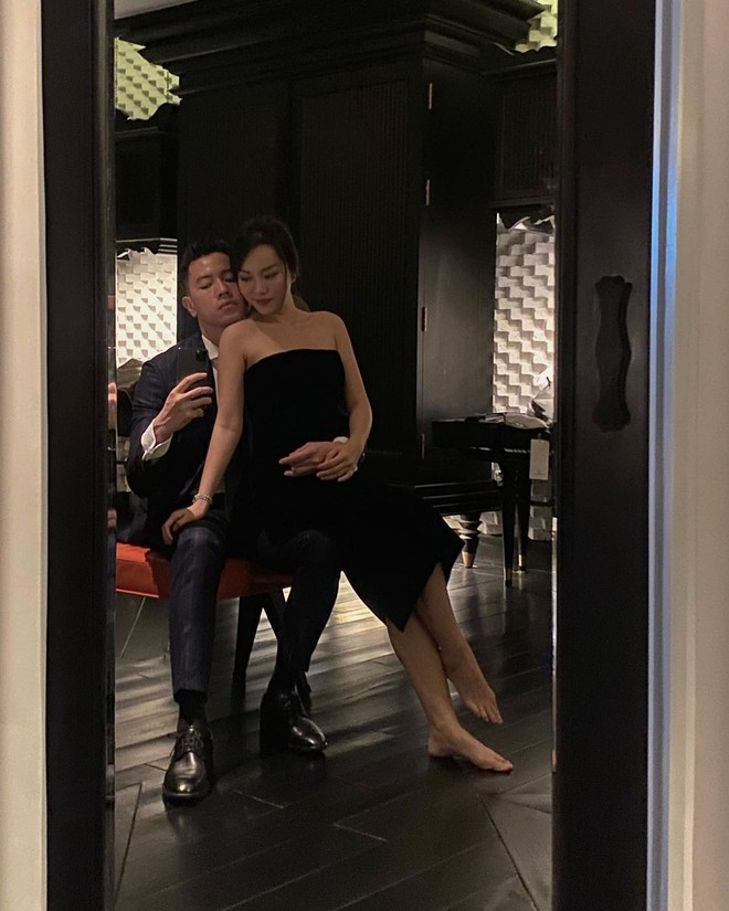 Cả hai đã có thời gian dài bên nhau và luôn khiến fan "phát hờn" với những khoảnh khắc ngọt ngào, dễ thương.