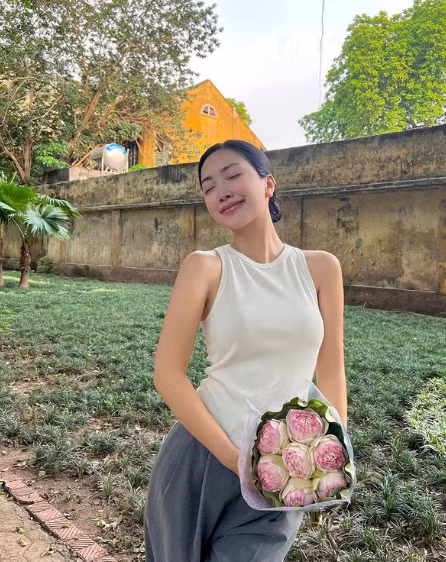 Hot girl Bắc Giang được yêu thích nhờ sở hữu gương mặt sáng, đôi mắt to cùng vóc dáng cân đối.