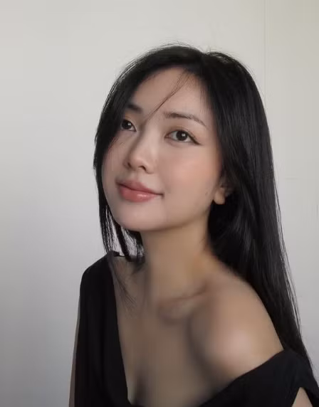 Sau hơn một năm lấy chồng, vợ Hà Đức Chinh vẫn gây ấn tượng với sắc vóc xinh đẹp, gợi cảm hơn trước.