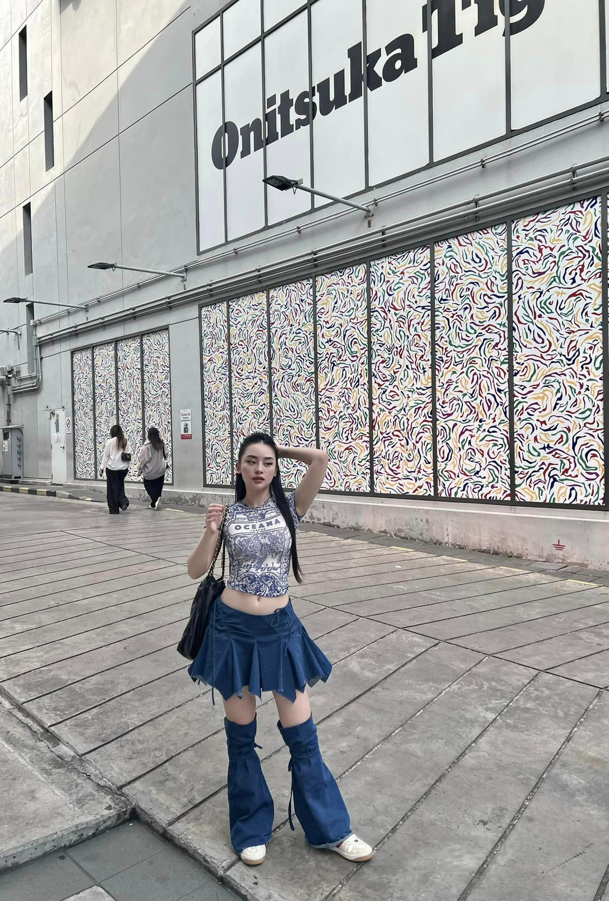 Người đẹp từng theo học nhiều học khóa diễn xuất có uy tín tại Việt Nam, như Autumn Meeting (Gặp gỡ mùa thu), A.C.T academy của Kathy Uyên.