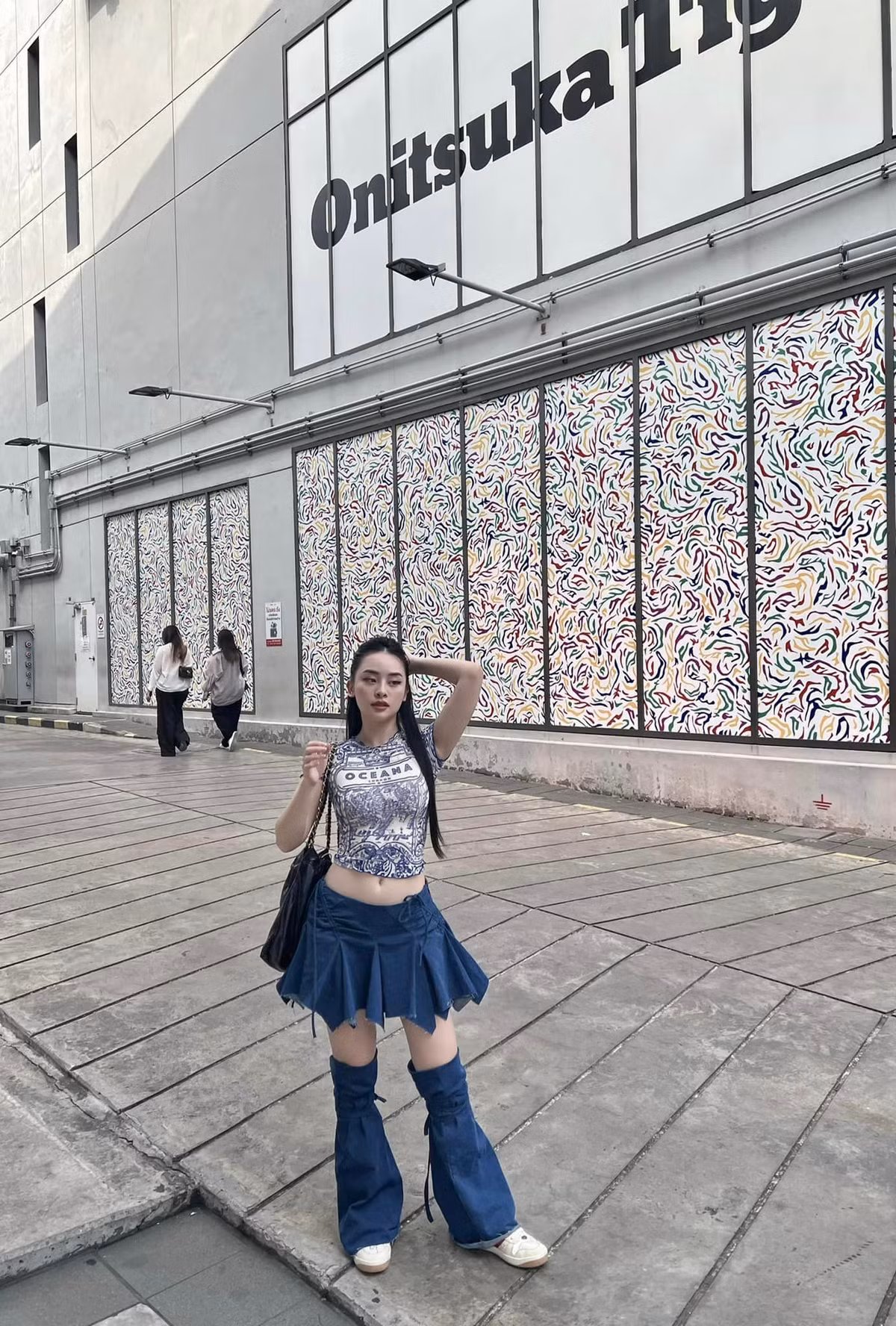 Người đẹp từng theo học nhiều học khóa diễn xuất có uy tín tại Việt Nam, như Autumn Meeting (Gặp gỡ mùa thu), A.C.T academy của Kathy Uyên.