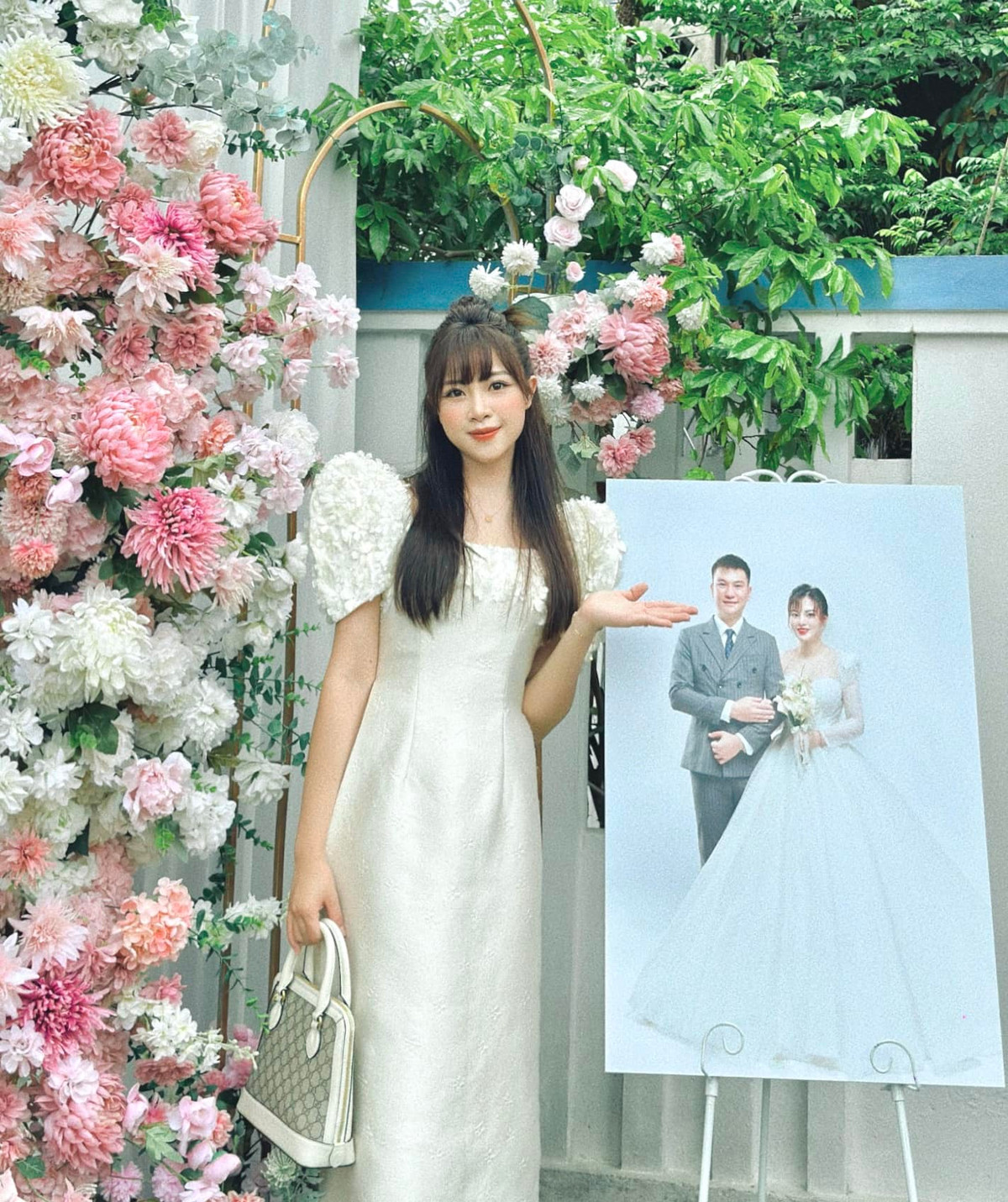 Chỉ 3 năm, cô nàng đã hạ sinh 2 con cho nam cầu thủ, bé gái đầu lòng sinh vào tháng 8/2020, bé thứ hai vào tháng 4/2022.