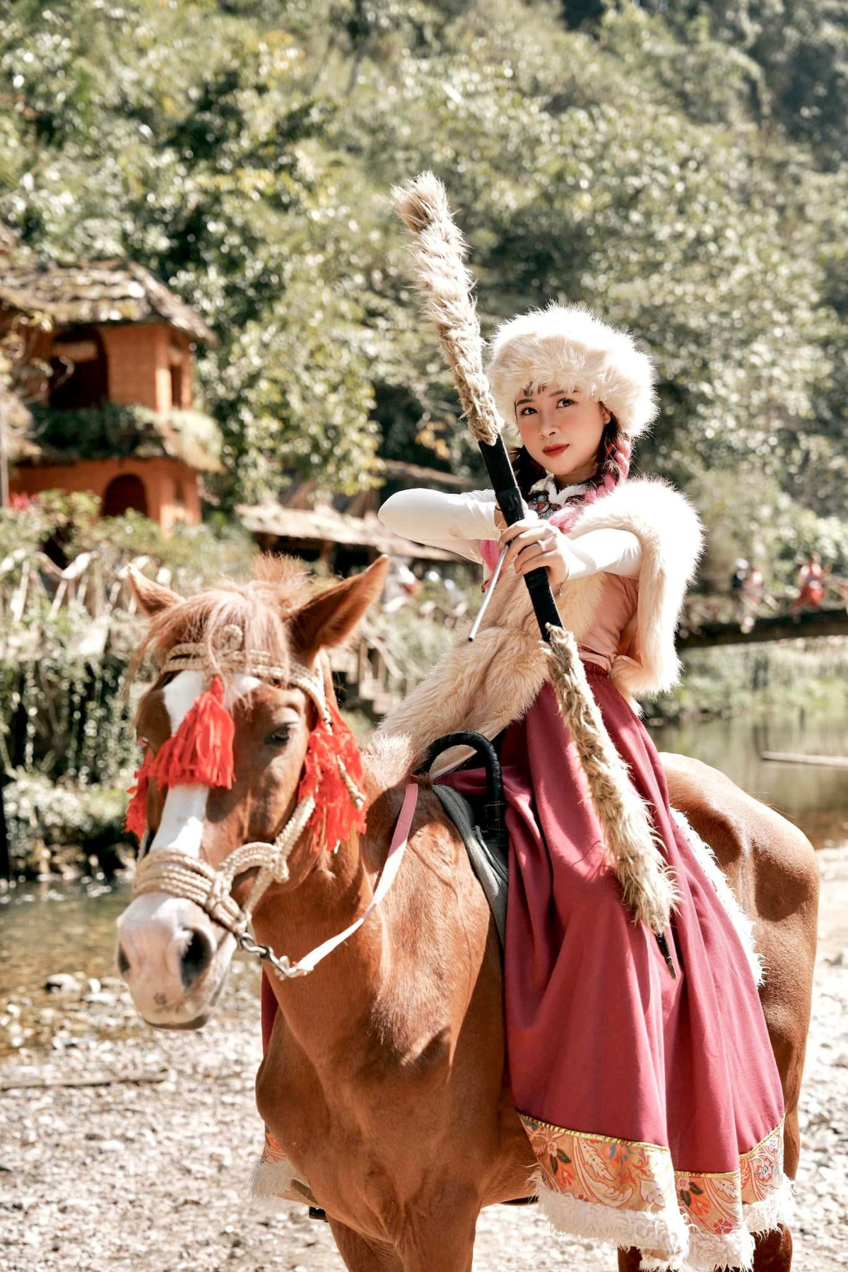 Khoảnh khắc này của vợ Phan Văn Đức nhanh chóng nhận về lời khen, đa phần đều trầm trồ trước nhan sắc của cô.