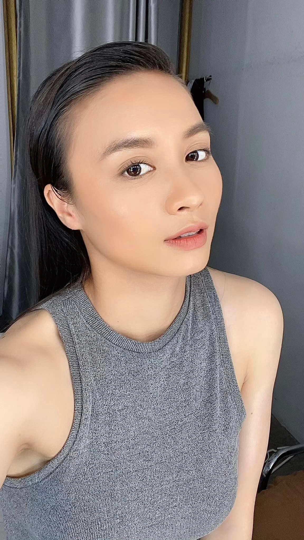 Hoàng Thị Loan nhận được nhiều sự quan tâm từ người hâm mộ nhờ vẻ đẹp ngoài xinh đẹp cùng với má lúm đồng tiền duyên dáng.