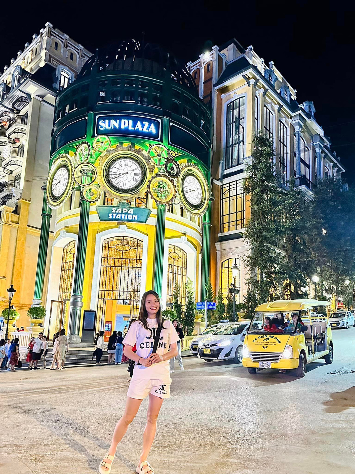 Kèm theo dòng status, Hoàng Thị Loan cũng đăng ảnh chụp nhân chuyến du lịch khám phá địa điểm nổi tiếng Sa Pa thuộc tỉnh Lào Cao vào 18 và 19/8. Đây là chuyến đi giúp Hoàng Thị Loan cùng các đồng đội có một tinh thần thoải mái nhất để hướng đến các trận đấu tại Asiad 19.