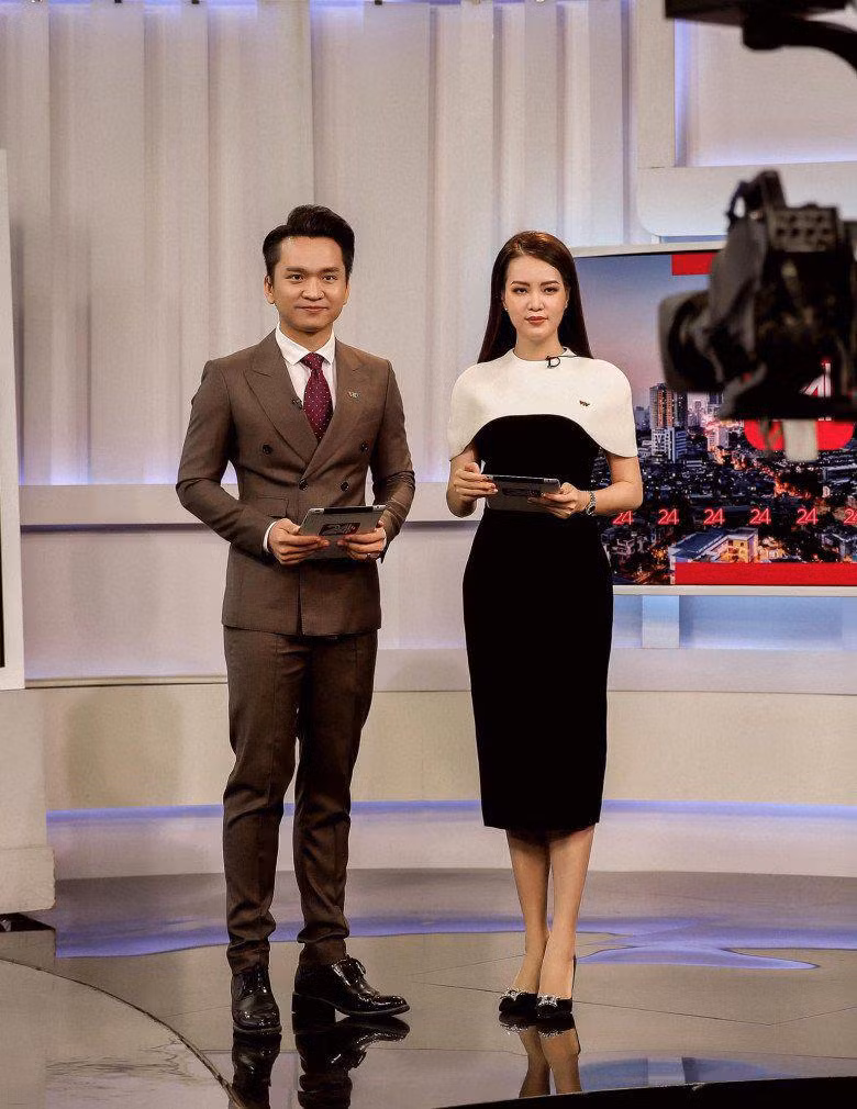 Thụy Vân không chọn bước chân vào làng giải trí mà tiếp tục gắn bó với nghề MC sau khi đăng quang ngôi vị Á hậu 2 tại cuộc thi Hoa Hậu Việt Nam 2008.