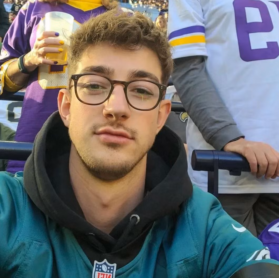 Được biết, anh chàng trong clip của Khánh Vy là Giuliano Tell - một người bạn đã lâu của cô nàng.