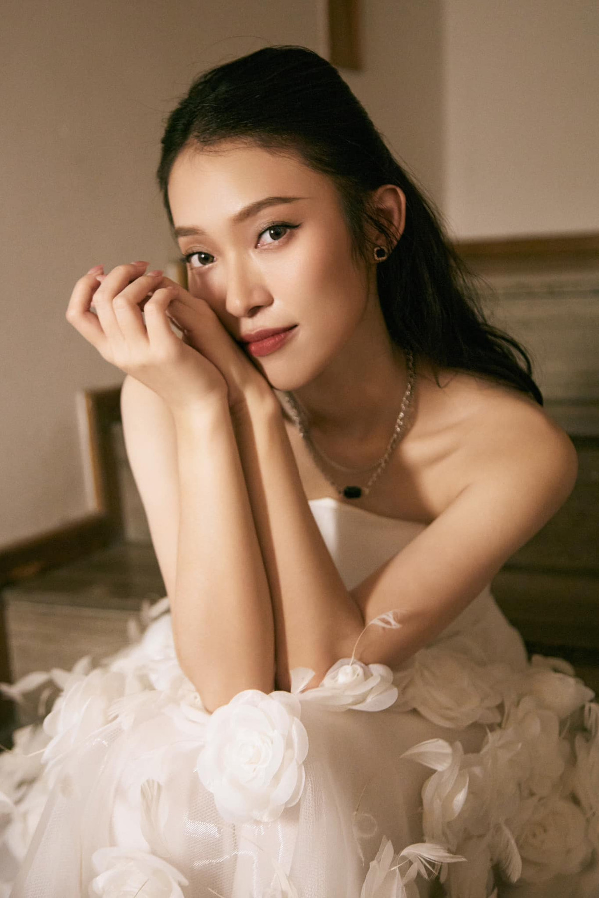 Cùng với ngoại hình xinh xắn, năng lượng tích cực và hướng đến content có ích cho giới trẻ, MC Khánh Vy là một trong những nữ MC tài năng và được yêu thích nhất hiện nay.