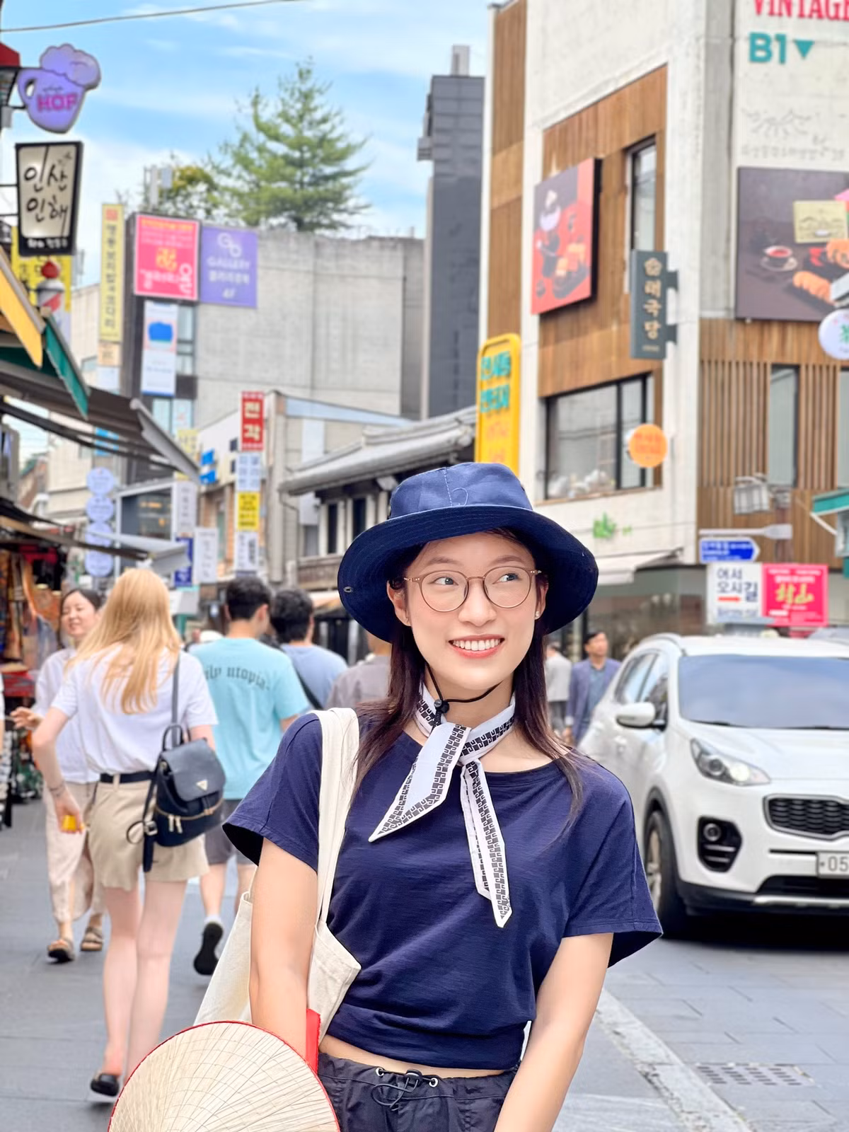 Theo chia sẻ, Giuliano và Khánh Vy đã quen nhau cách đây khoảng 4 năm, tại một sự kiện truyền thông mà cả hai cùng tham gia ở Mỹ.