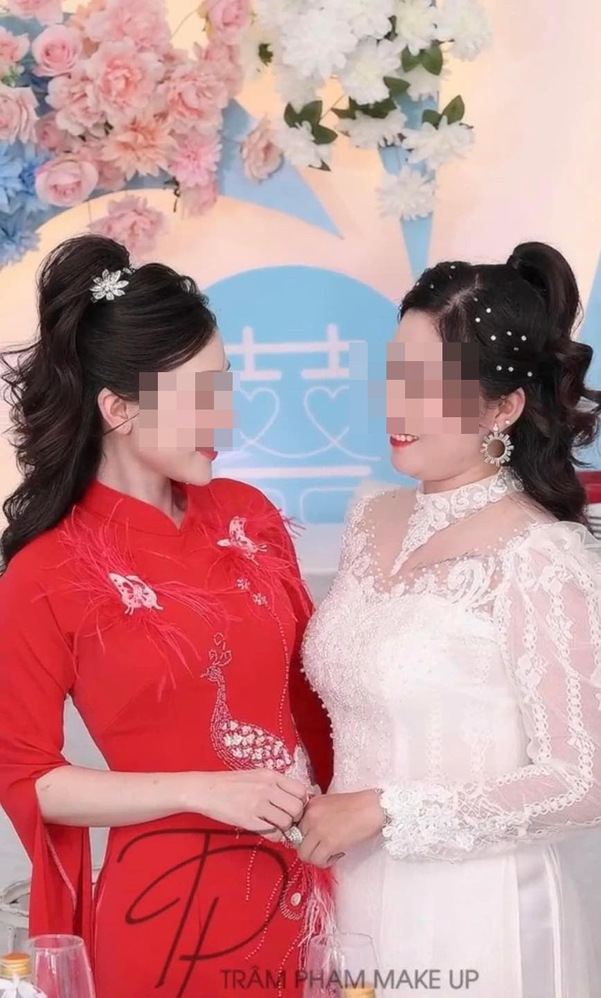 Bên cạnh những bình luận chỉ trích, không ít netizen lại cho rằng đừng nên quá coi trọng hình thức, có khi họ là chị em trong một nhà nên cảm thấy không vấn đề. Ngoài ra nhan sắc của cô dâu quá xinh đẹp, nổi bật nên không ai có thể lấn át nổi. Ảnh: Trâm Phạm Makeup