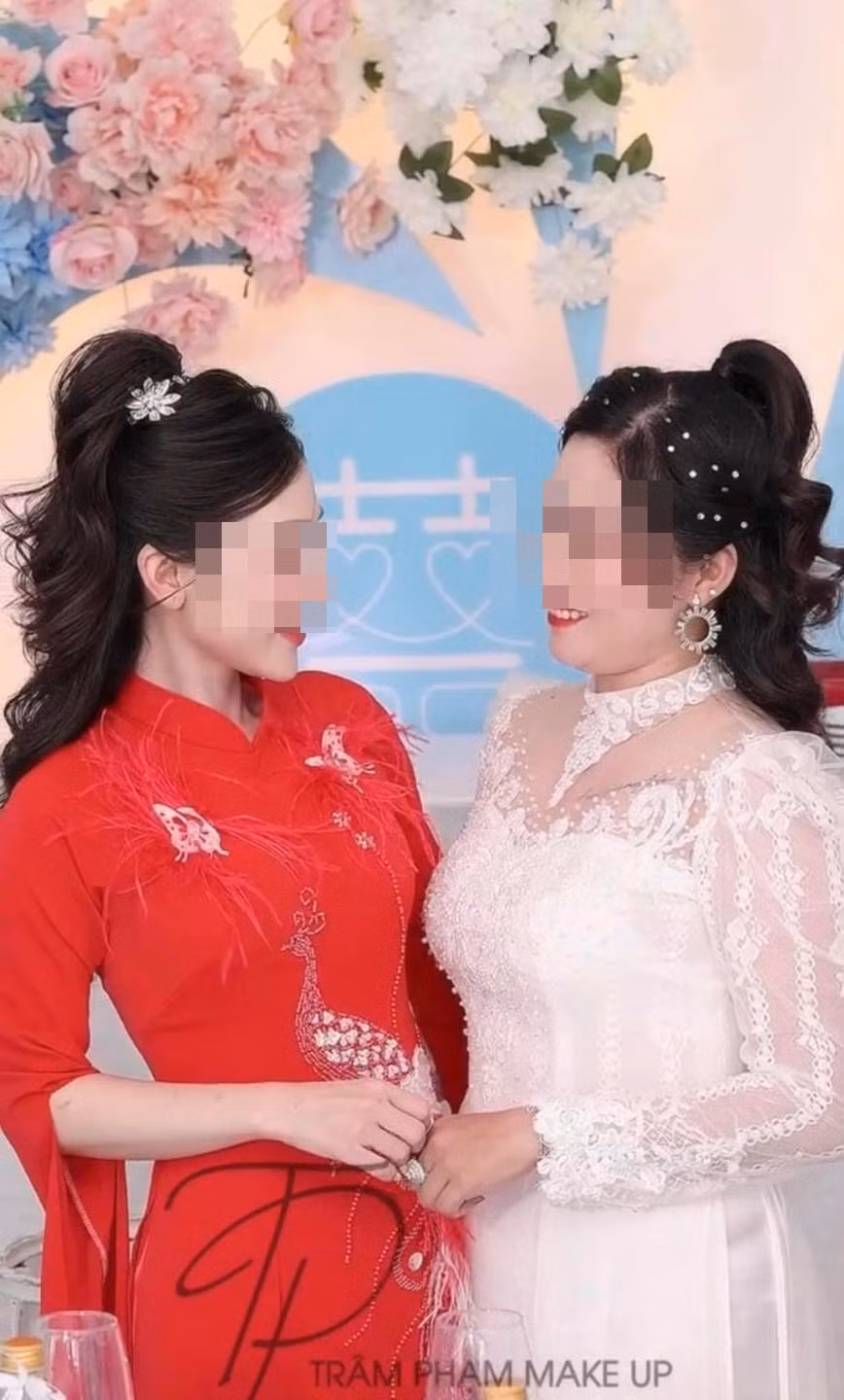 Bên cạnh những bình luận chỉ trích, không ít netizen lại cho rằng đừng nên quá coi trọng hình thức, có khi họ là chị em trong một nhà nên cảm thấy không vấn đề. Ngoài ra nhan sắc của cô dâu quá xinh đẹp, nổi bật nên không ai có thể lấn át nổi. Ảnh: Trâm Phạm Makeup