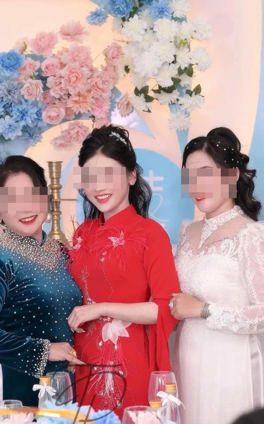 Đính kèm bài đăng là nhiều khoảnh khắc cô dâu chụp chung với một cô gái khác. Đáng nói, cô gái này ăn mặc, trang điểm nổi bật hơn cả cô dâu. Ảnh: Trâm Phạm Makeup