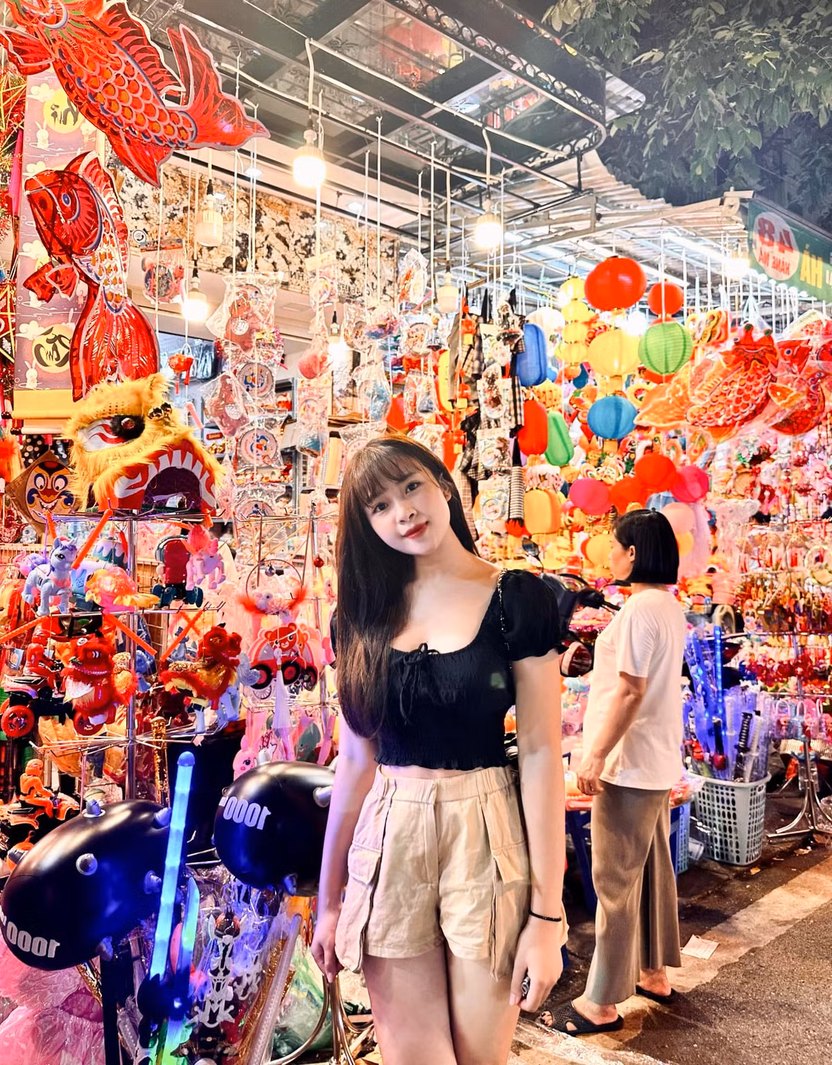 Cô nàng kết hôn với Văn Đức vào năm 2020. Trong 3 năm, Võ Nhật Linh hạ sinh 2 người con. Tháng 8/2020, Nhật Linh hạ sinh con gái đầu lòng, tên gọi thân mật là Dâu Tây. Tháng 4/2022, cô nàng sinh cậu con tai thứ 2, tên gọi ở nhà là Khoai Tây.