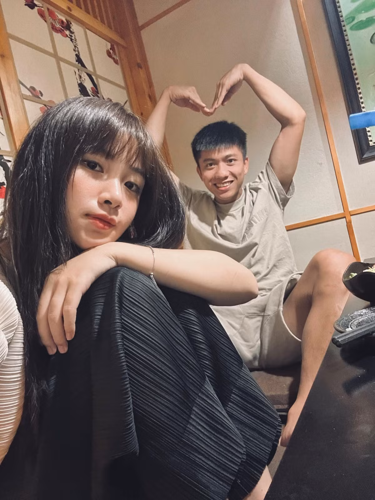 Võ Nhật Linh (sinh năm 1997, Nghệ An), là vợ cầu thủ Phan Văn Đức, cô từng nổi tiếng với hình ảnh cô giáo mầm non xinh đẹp, dễ thương.