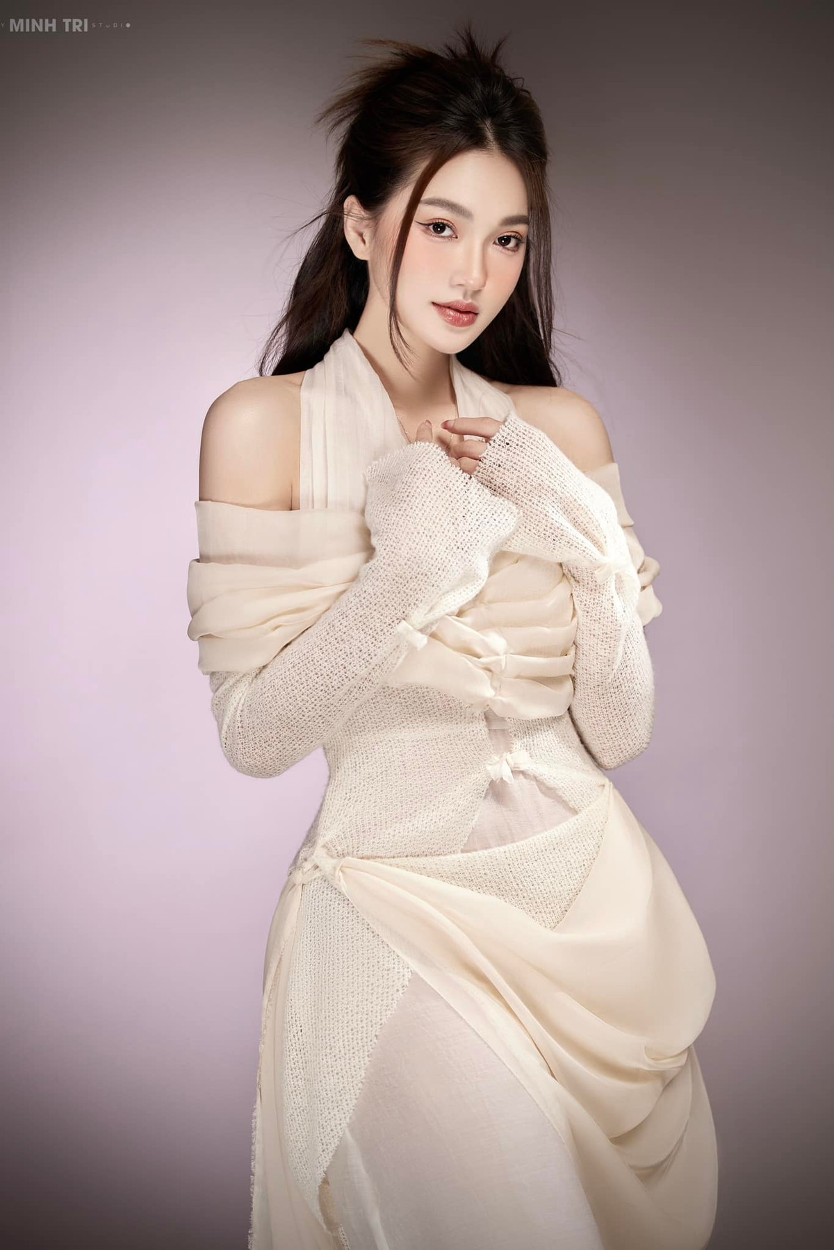 Nguyễn Ngọc Nữ (sinh năm 1994, Nghệ An) là một trong những gái xinh nổi tiếng với vẻ đẹp được ví như hoa như ngọc cùng cái tên gợi lên nhan sắc vạn người mê.