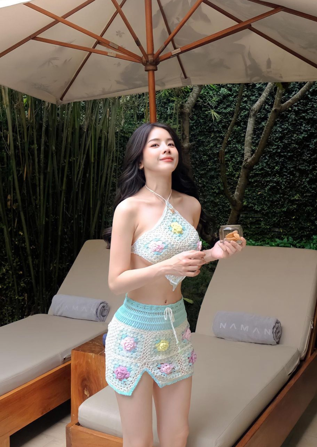 Với thân hình mảnh mai, hot girl làng DJ không ngại diện những trang phục gợi cảm, bó sát cơ thể.